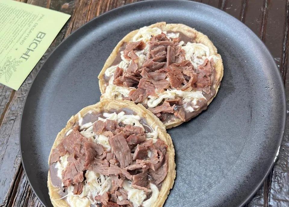 Popular item de BICHI: Tetela de chicharrón de la Ramos